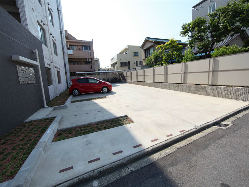メゾン ド アミティエ 敷地内平面駐車場
