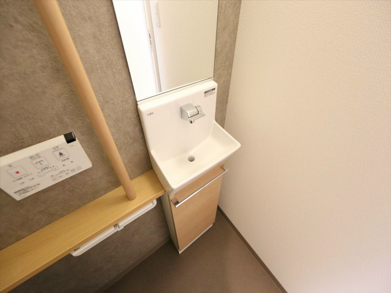 セレニティー金山 手洗いカウンター付きトイレ