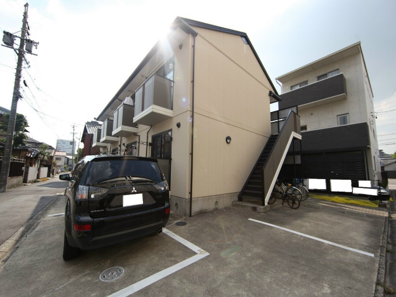 メゾン筒井 敷地内平面駐車場