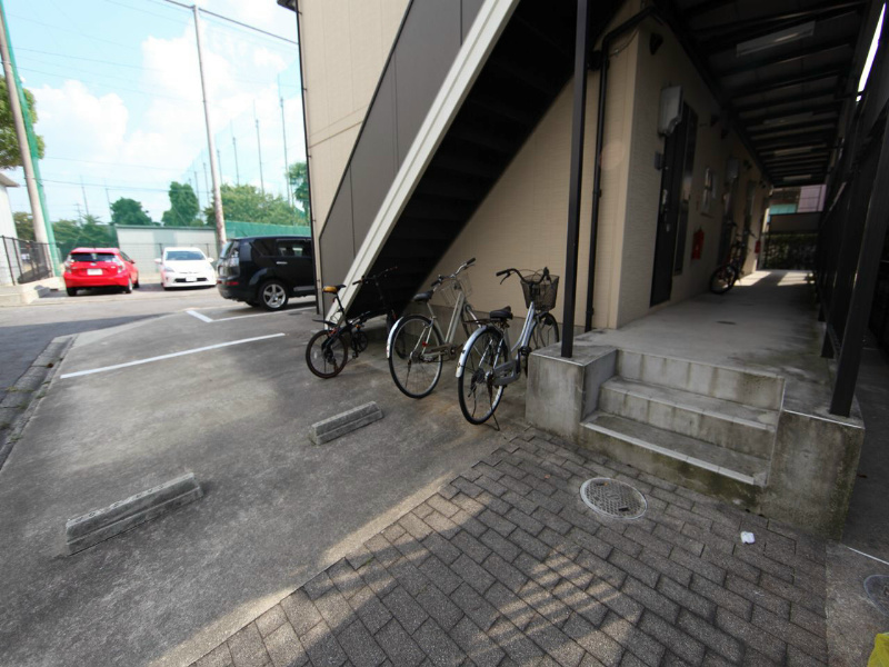 メゾン筒井 屋根付き駐輪場