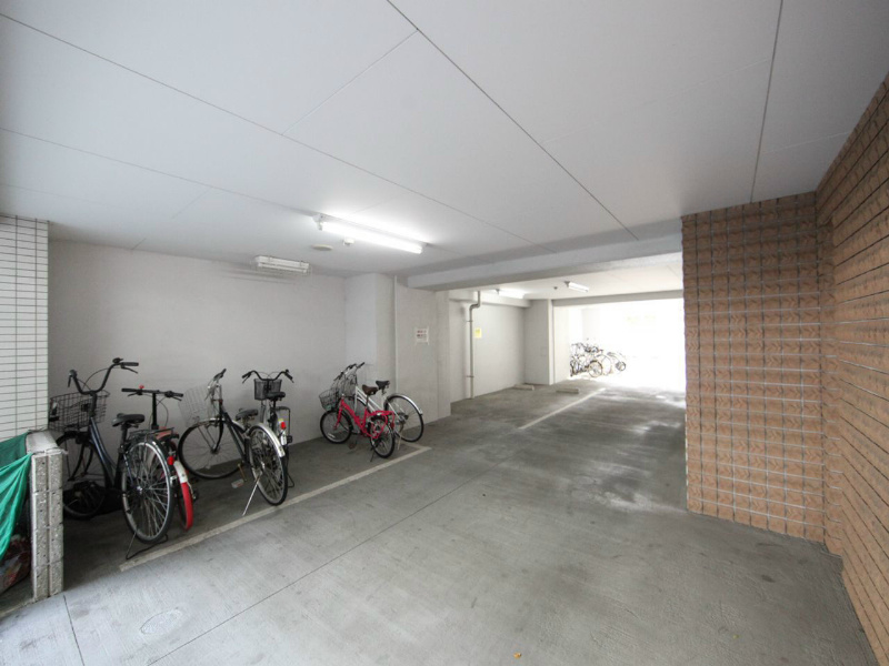 ピースプレイス牛巻 屋根付き駐輪場
