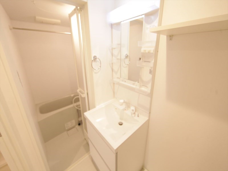 Ｆｒａｇｒａｎｔ　Ｏｌｉｖｅ名城公園 脱衣所　独立洗面台（シャンプードレッサー付）収納スペース有