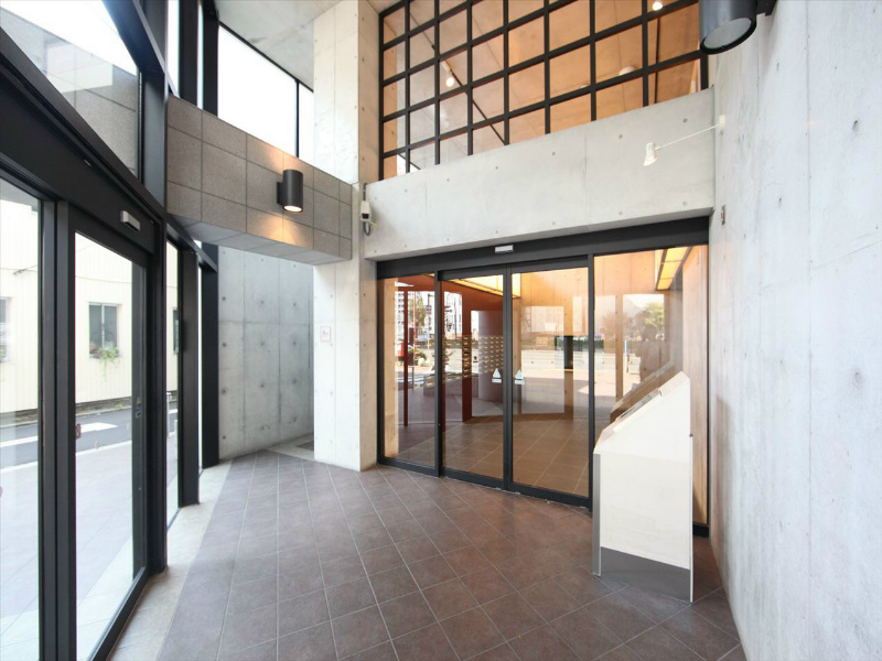 スクエア名駅南 エントランス　オートロック　防犯カメラ付　宅配ＢＯＸ