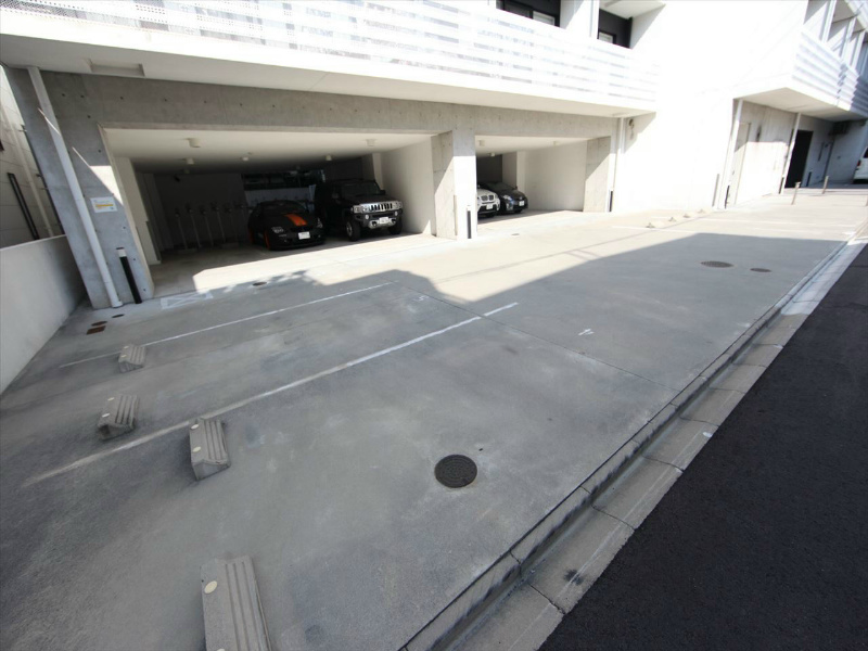 スクエア名駅南 敷地内駐車場