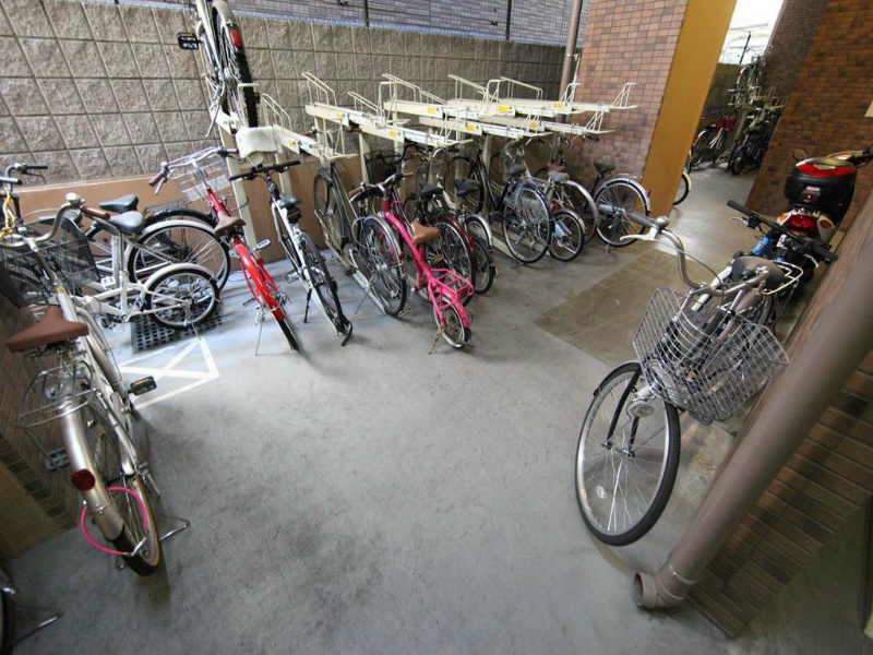 プレサンス桜通アベニュー 屋根付駐輪場有り