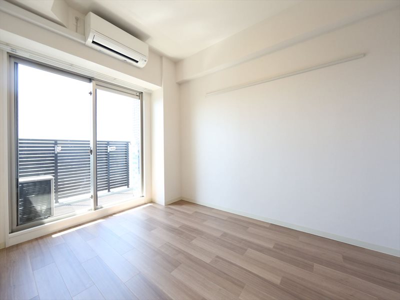 プレサンスＮＡＧＯＹＡファスト 洋室6.9帖　エアコン完備　バルコニーに面しています