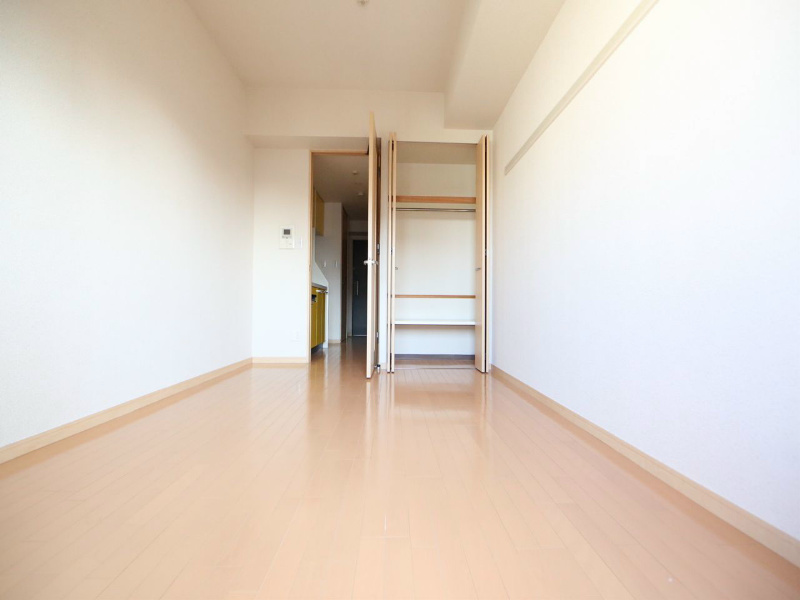 プレサンス名古屋駅前ヴェルロード 洋室6.6帖　クローゼット（収納充実してます）