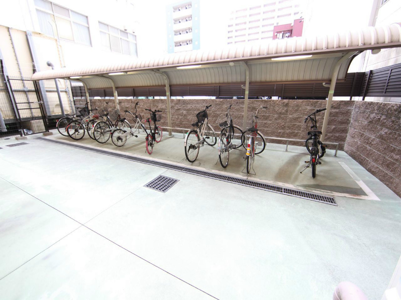 プレサンス名古屋駅前ヴェルロード 屋根付駐輪場