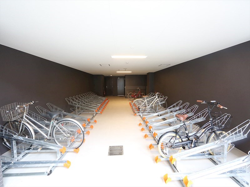 プレサンス上前津フィット 屋根付駐輪場