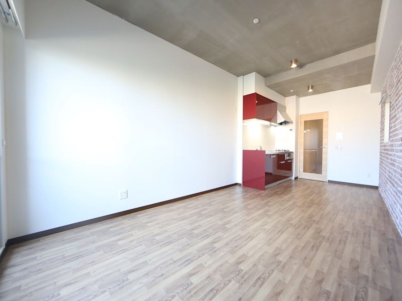 Ｎａｐａｒｔｍｅｎｔ（Ｎアパートメント） ＬＤＫ13.1帖　システムキッチン　エアコン完備　バルコニー