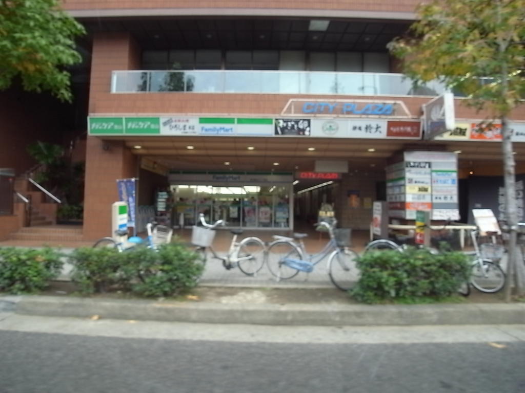 スリーウェイ金山 ファミリーマート名古屋金山二丁目店 (コンビニ)