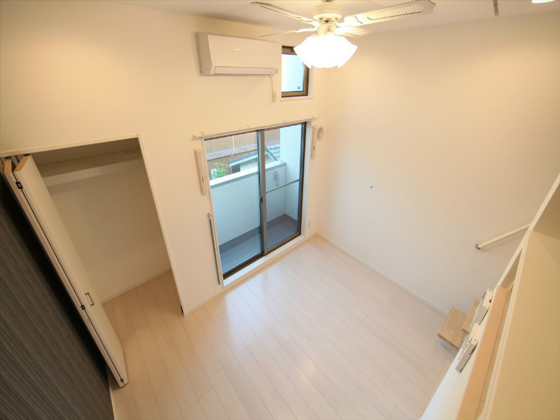 Ｙ’ｓＳｑｕａｒｅ名城公園（ワイズスクエア名城公園） 洋室6.1帖　上階ロフト5.9帖（収納でも部屋でも使えます）