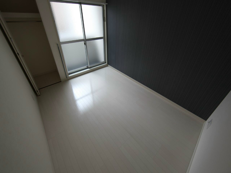 グランコンフォール米野Ⅳ 上階洋室6帖　地下室洋室6帖（収納としても使えます）