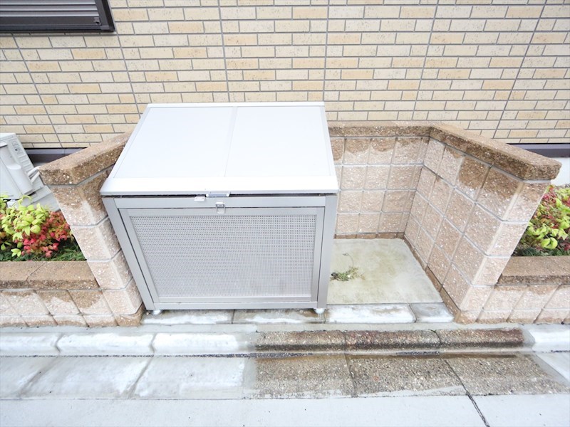 Ｄ－ｒｏｏｍ尾頭橋Ａ 敷地内ゴミ捨て場