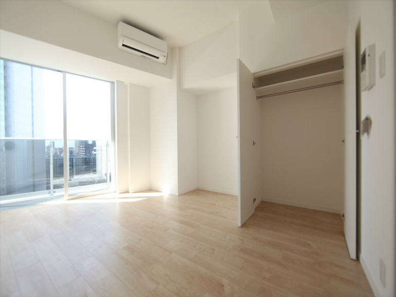 CORNES HOUSE NAGOYA（コーンズハウスナゴヤ） 洋室8.1帖　クローゼット付（収納充実してます）