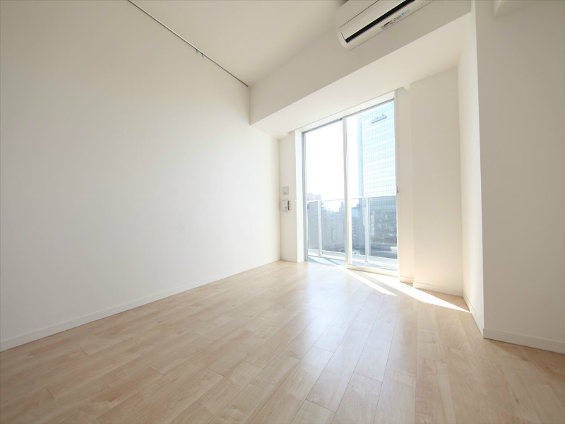 CORNES HOUSE NAGOYA（コーンズハウスナゴヤ） 洋室8.1帖　エアコン完備　バルコニー