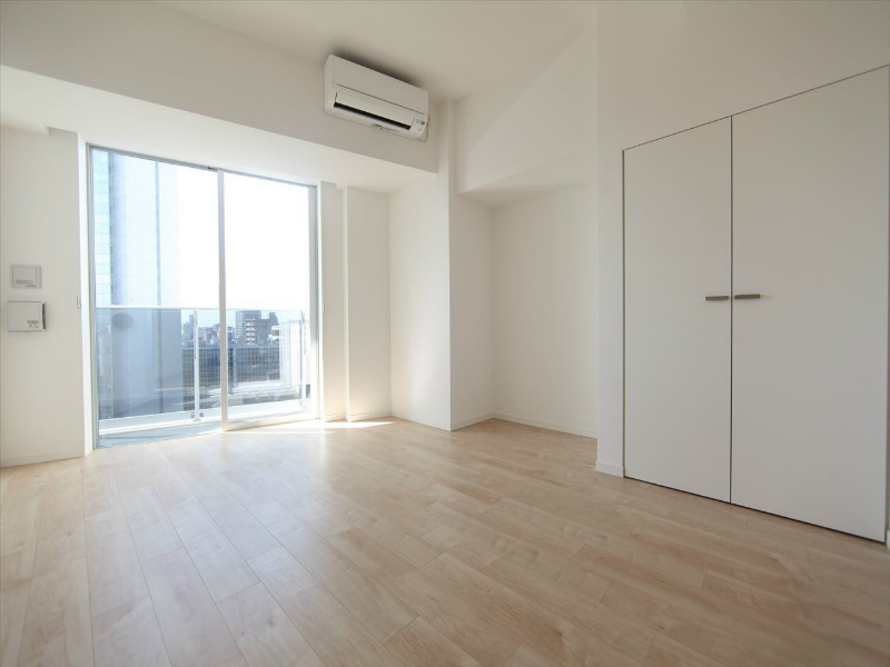 CORNES HOUSE NAGOYA（コーンズハウスナゴヤ） 洋室8.1帖　エアコン完備　バルコニー