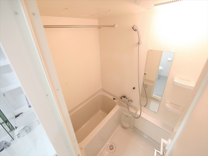 CORNES HOUSE NAGOYA（コーンズハウスナゴヤ） バスルーム　浴室暖房乾燥機付き