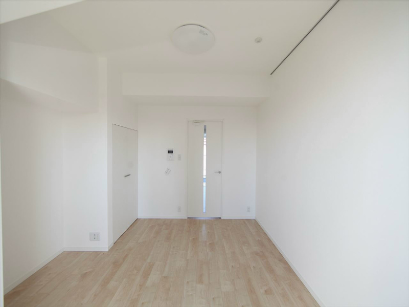 CORNES HOUSE NAGOYA（コーンズハウスナゴヤ） 洋室8.1帖　クローゼット付（収納充実してます）