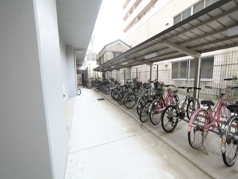 プラウランド堀田 屋根付駐輪場