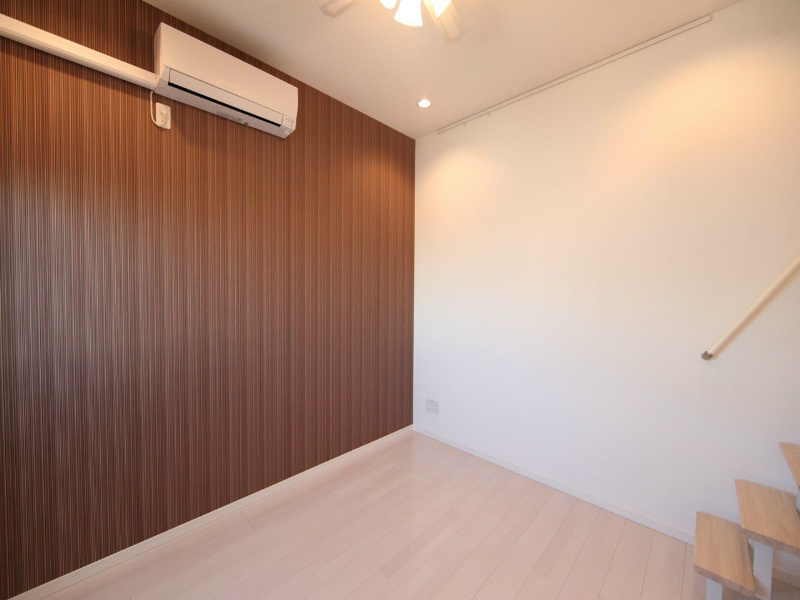 ＧＲＡＮＤＦＯＲＭＥ堀田（グランドフォルム堀田） 洋室6帖　上階ロフト6.2帖（収納でもお部屋でも使えます）