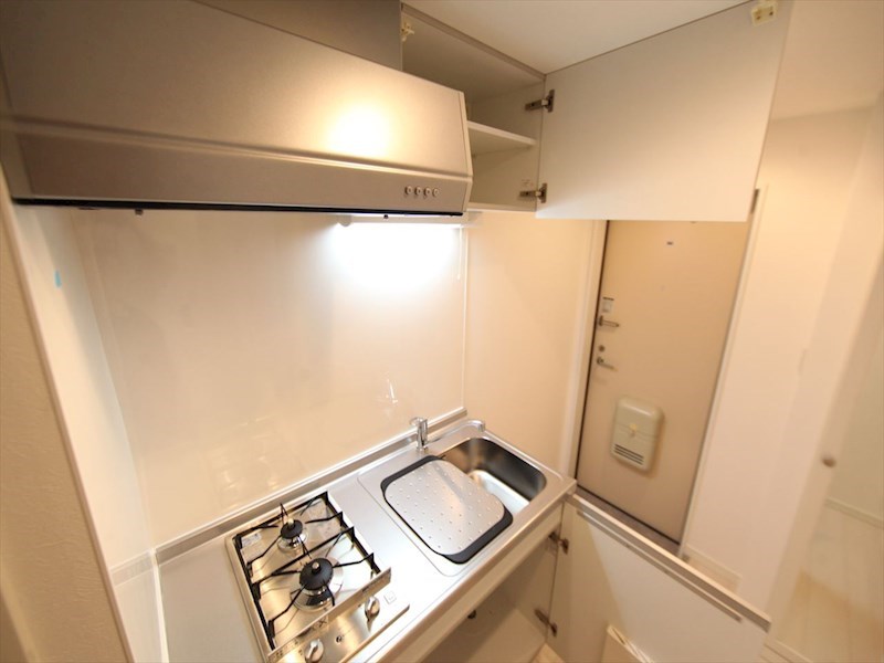 カレラ システムキッチン（ガス2口）冷蔵庫・レンジ等ご用意できます