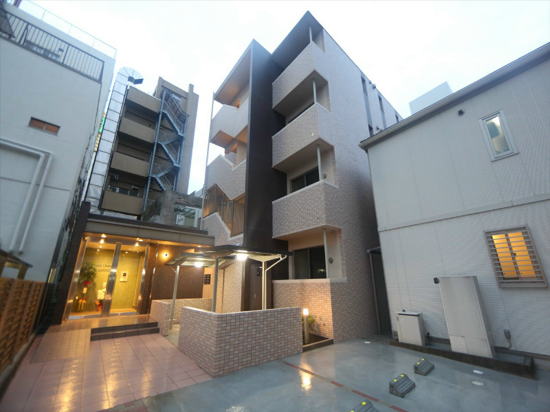外観　防犯カメラ付　オートロック　屋根付き駐輪場