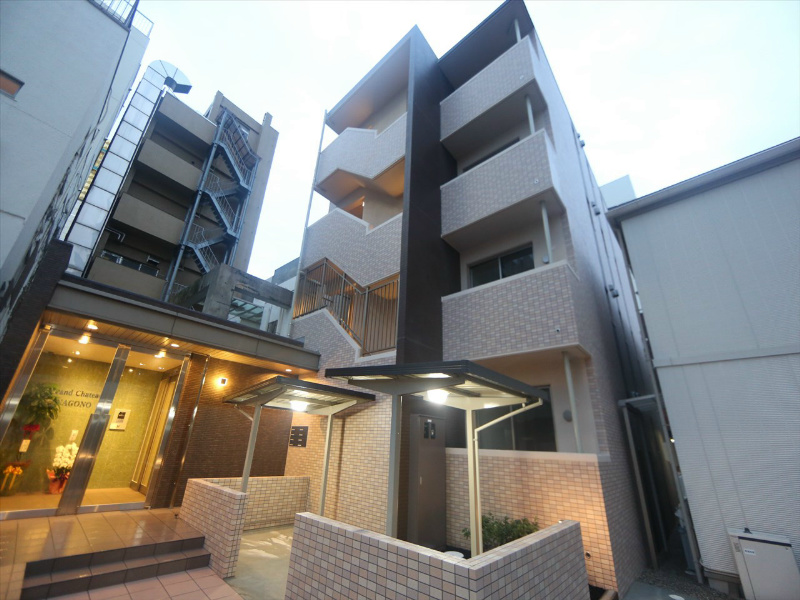グランシャトゥ那古野 屋根付き駐輪場　オートロック付