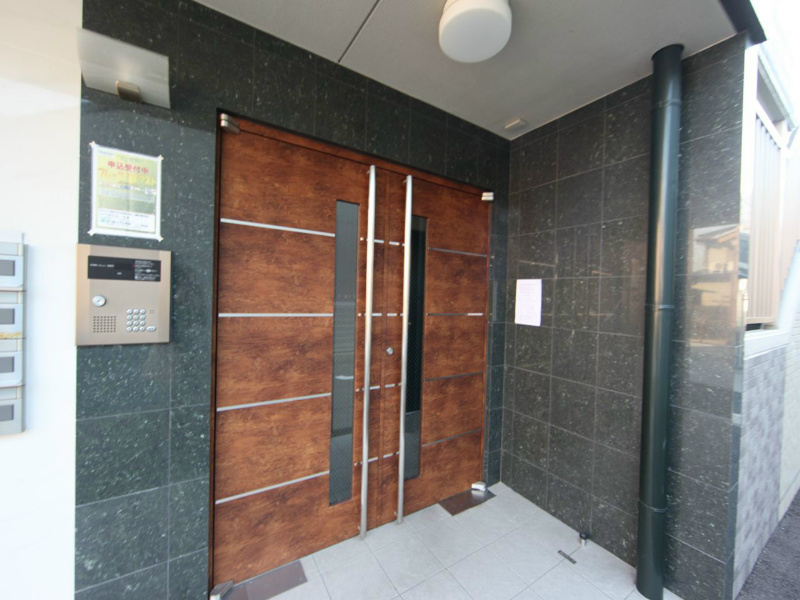 ライスフィールド エントランス　オートロック完備