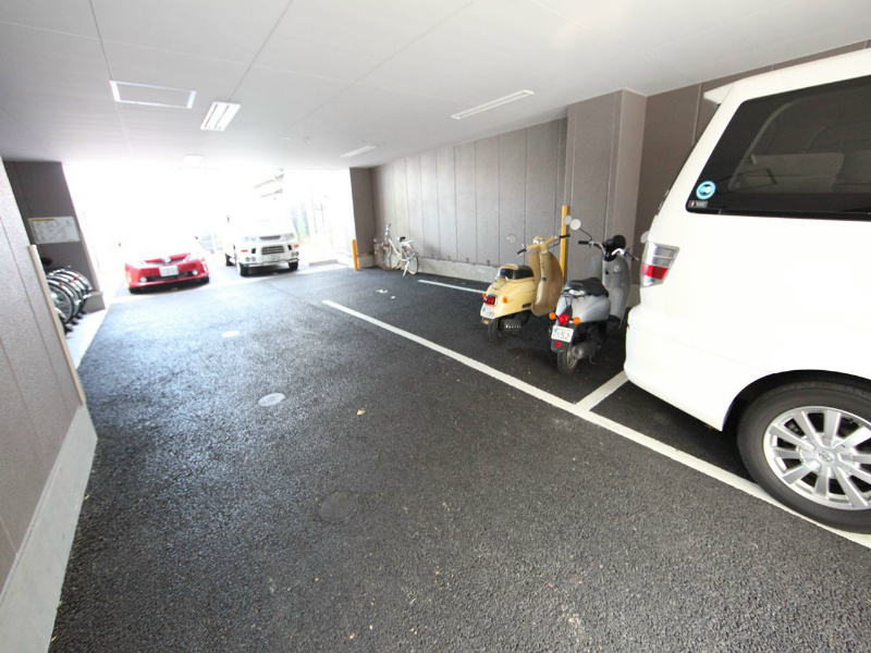 ガーディアン白金 敷地内平面駐車場