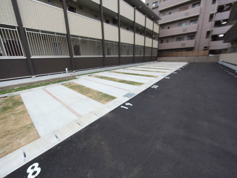 ヴィオーラ八番Ａ 敷地内平面駐車場