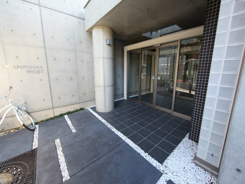 ESTACION KANAYAMA WEST（エスタシオン金山） エントランス　防犯カメラ付　オートロック　宅配ＢＯＸ