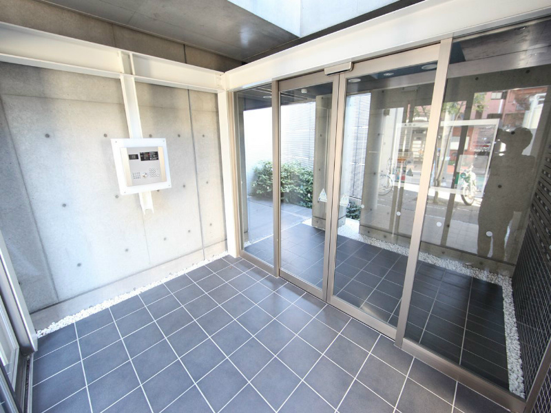 ESTACION KANAYAMA WEST（エスタシオン金山） エントランス　防犯カメラ付　オートロック　宅配ＢＯＸ