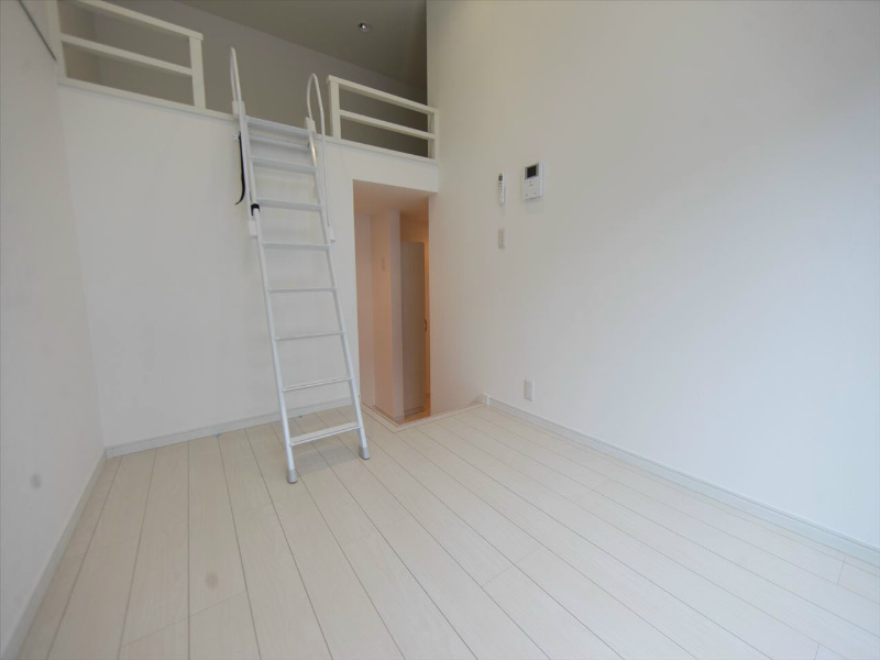ラ・カンパネラ 洋室4.8帖　ロフト5.4帖（収納でもお部屋でも使えます）