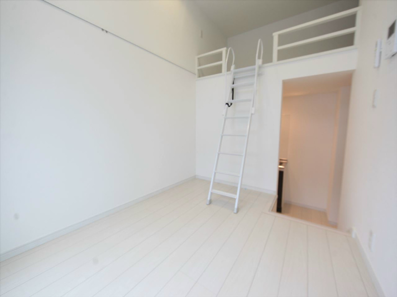 ラ・カンパネラ 洋室4.8帖　ロフト5.4帖（収納でもお部屋でも使えます）