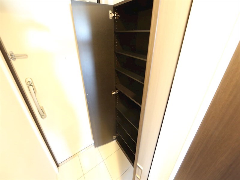 ＧＲＡＮＤＵＫＥ千代田ｒｅｇａｒｉａ 玄関　シューズボックス付（収納充実してます）　