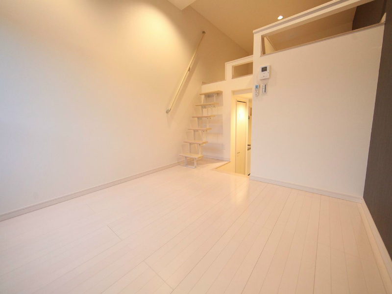 Ｋ　Ｆｌａｔ（ケーフラッツ） 洋室6.1帖　上階ロフト6.2帖（収納でも部屋でも使えます）