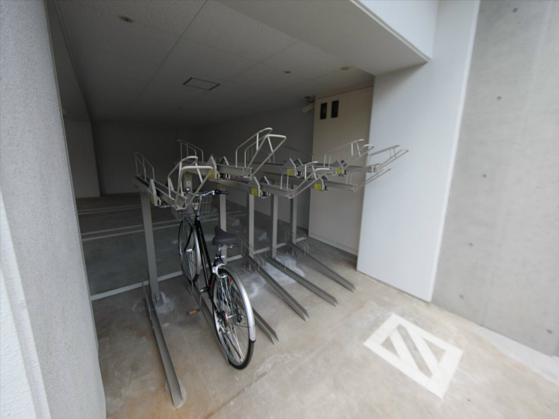 ＡｒｔｉｚＡ上前津II（アルティザ上前津II） 屋根付き駐輪場