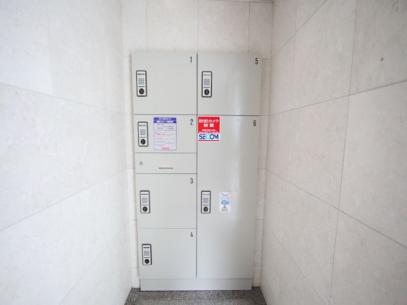 フォレスト2001 宅配ＢＯＸ完備