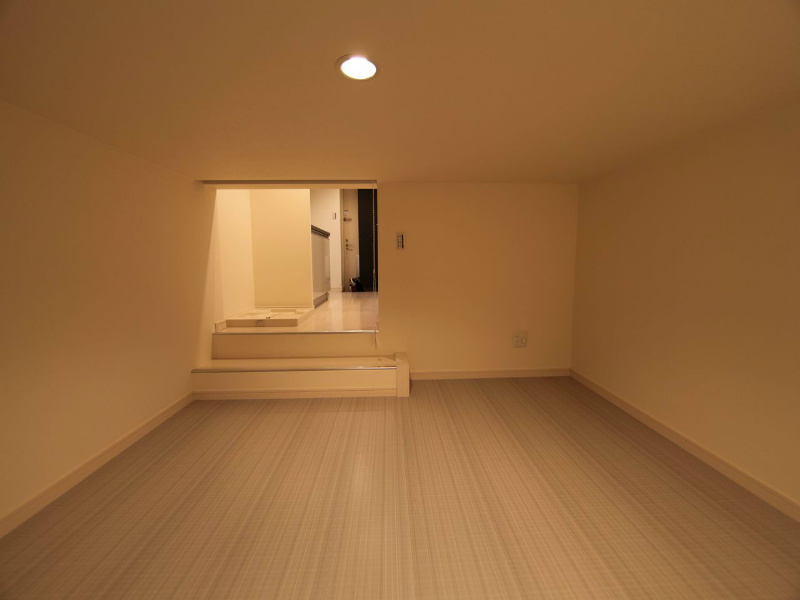 グランコンフォール米野Ⅳ 地下室洋室6帖（収納としても使えます）