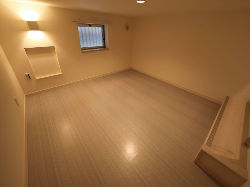 グランコンフォール米野Ⅳ 地下室洋室6帖（収納としても使えます）