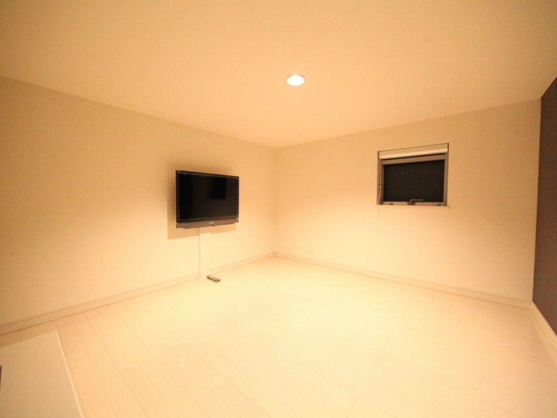 Ｍ’ｓｃｏｕｒｔ妙音通（エムズコート妙音通） 上階ロフト5.3帖（収納でも部屋でも使えます）32型TV付