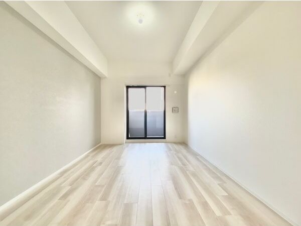 S-RESIDENCE池下西 洋室8.1帖　エアコン完備　バルコニーに面しています