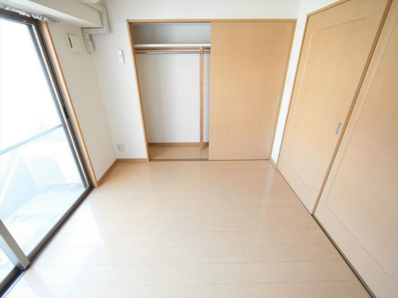 ベレーサ葵 洋室5.9帖　クローゼット付（収納充実してます）
