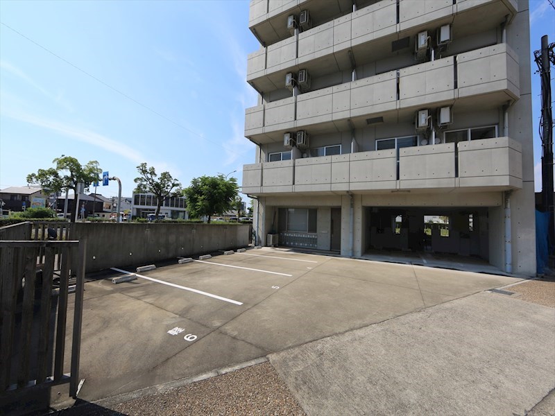 Ｓ－ＦＯＲＴ神宮南 敷地内平面駐車場