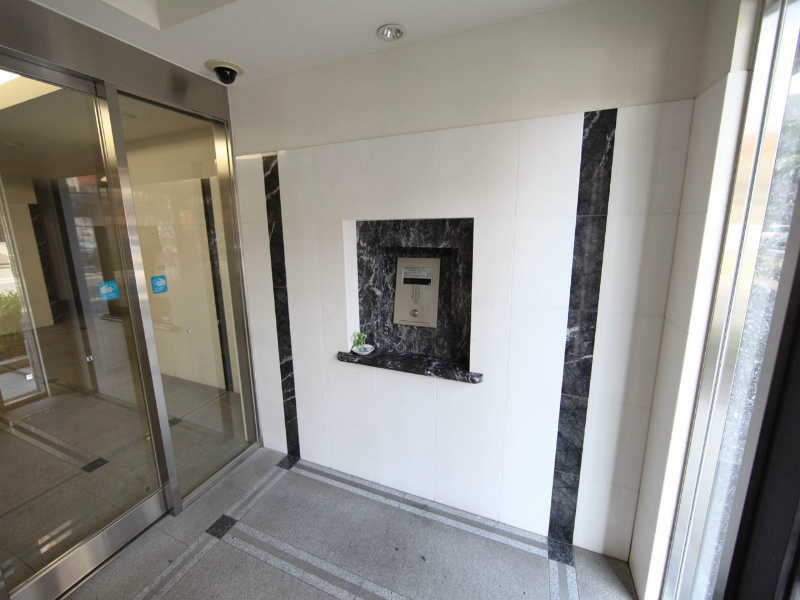 プレサンス名古屋ＳＴＡＴＩＯＮアブソリュート エントランス　分譲賃貸　防犯カメラ　宅配BOX　オートロック