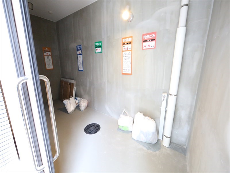 エスペランサ上前津 敷地内ゴミ捨て場