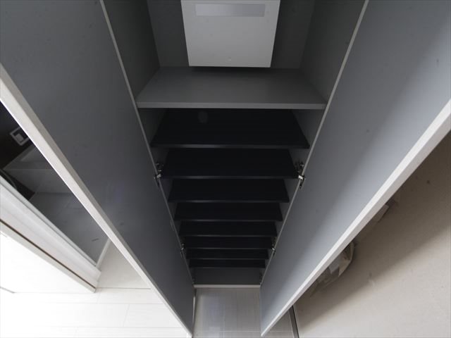 NEO JAPANESQUE出来町 玄関　シューズボックス