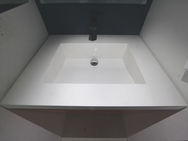 NEO JAPANESQUE出来町 脱衣所　オシャレな独立洗面台