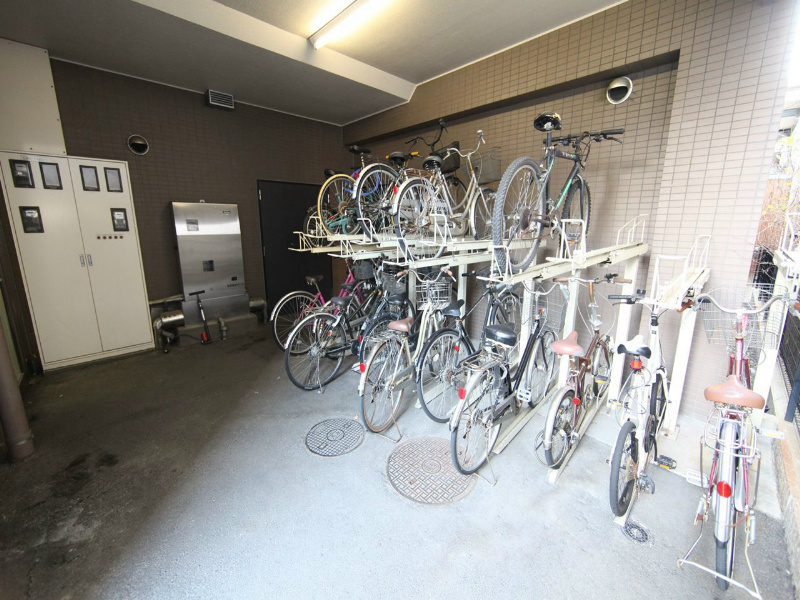 パラシオン・サン鳥見 屋根付き駐輪場有